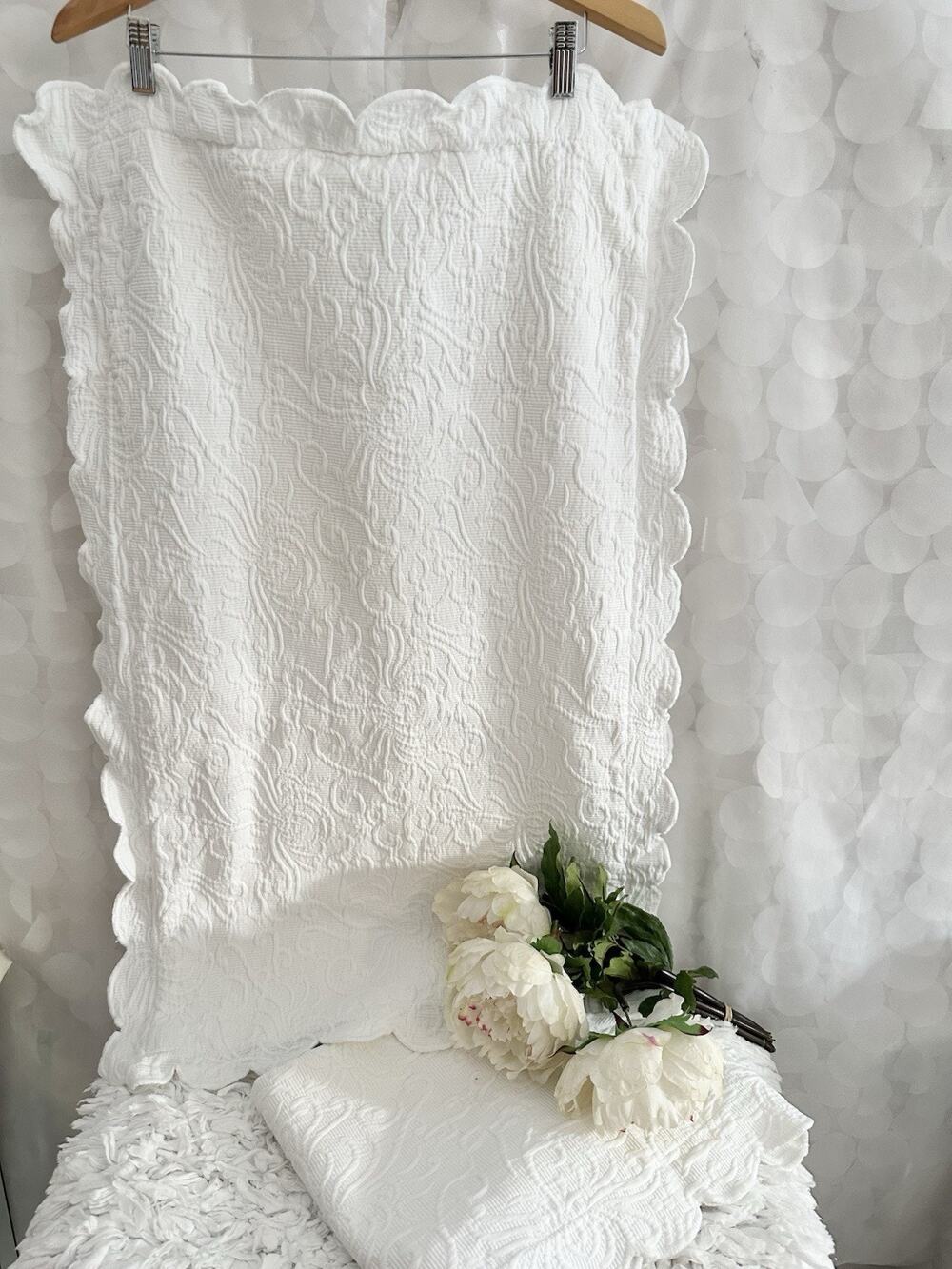 2 VTG King Pillow Sham Matelasse 100% Cotton Fleur De Lis Scalloped Cottage Core
